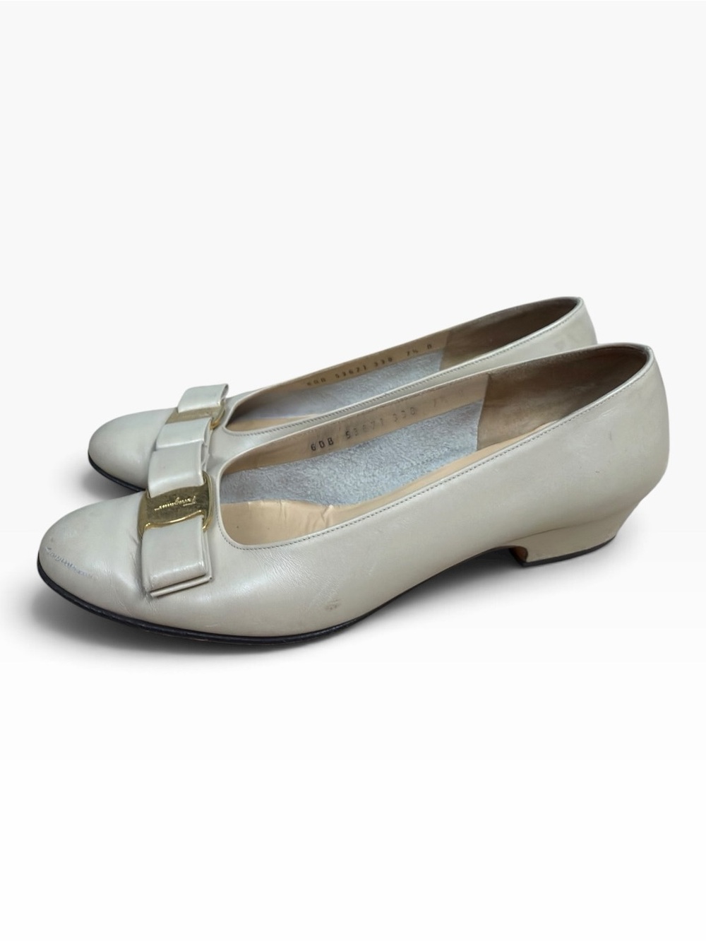 Salvatore Ferragamo Boutique Cream Leather Vara Bow Flats Shoes 7.5 B Vintage